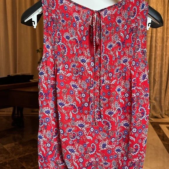 Max Studio Red Paisley Sleeveless Blouse | Lightweight | Elegant & Chic - Picture 3 of 9